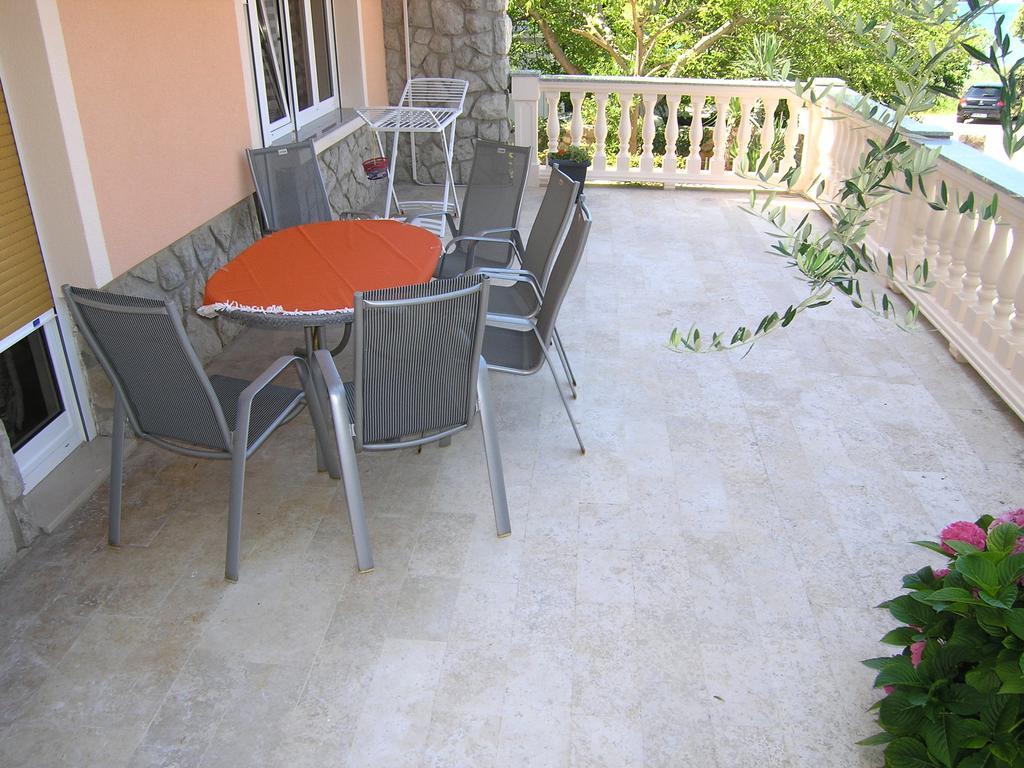 Apartment Julija Крк Екстер'єр фото