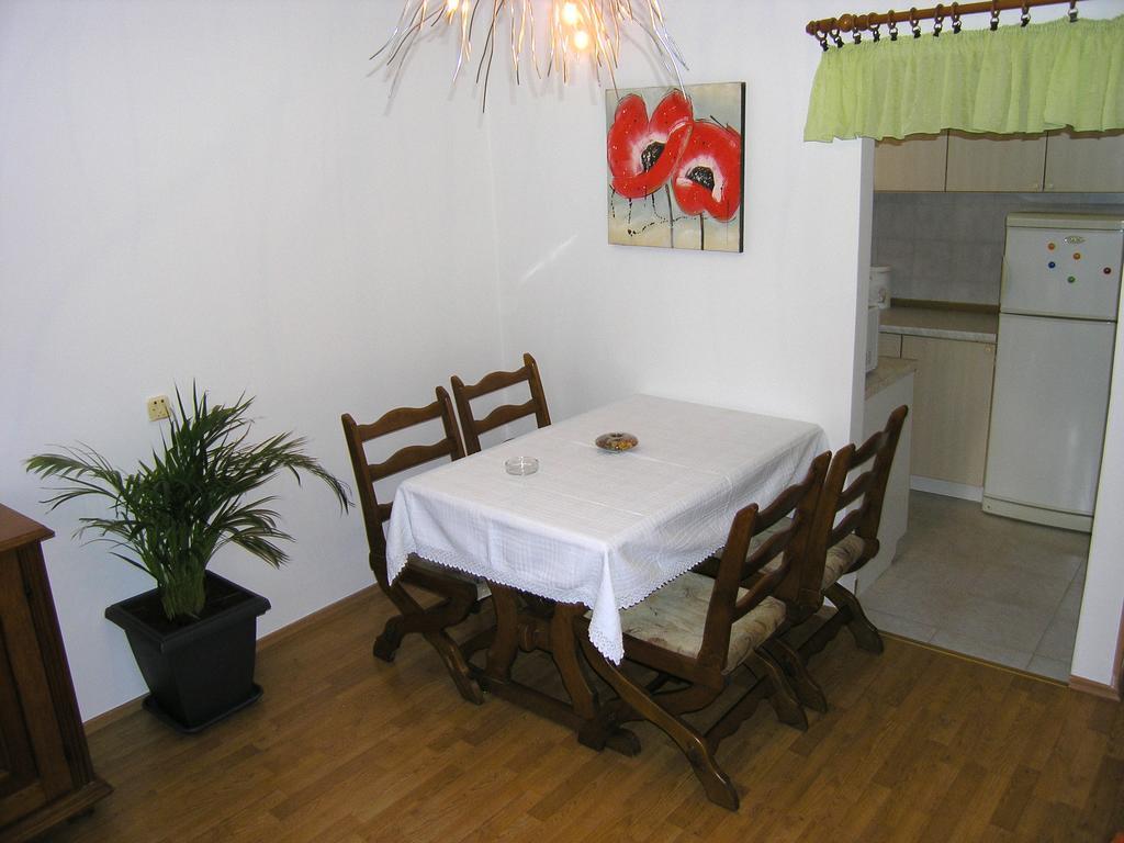 Apartment Julija Крк Екстер'єр фото