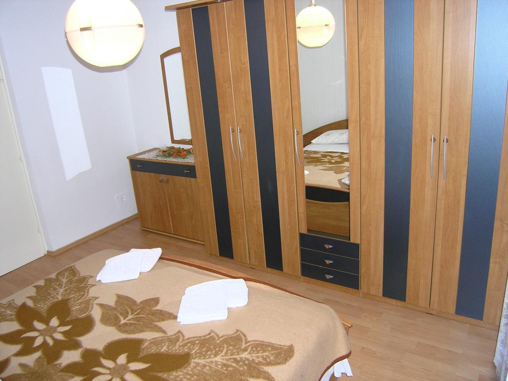 Apartment Julija Крк Екстер'єр фото