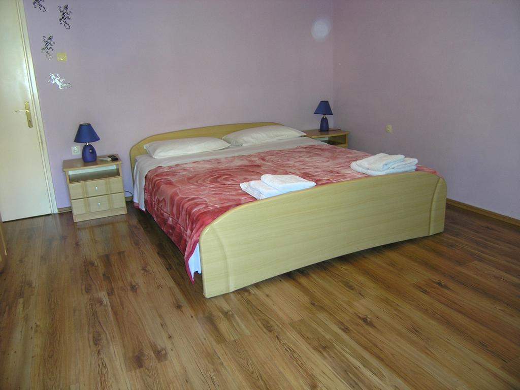 Apartment Julija Крк Екстер'єр фото