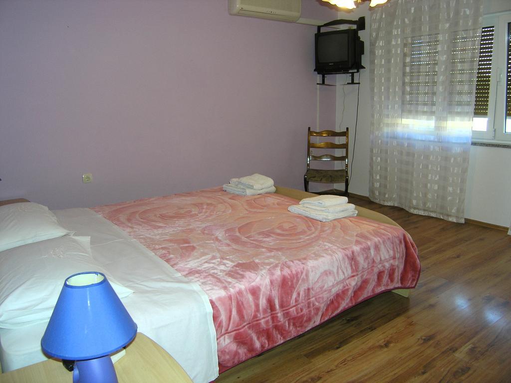 Apartment Julija Крк Екстер'єр фото